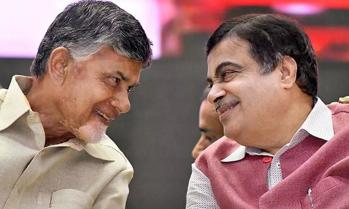 బాబు గడ్కరీ : ఒకరిని ఒకరు అలా !