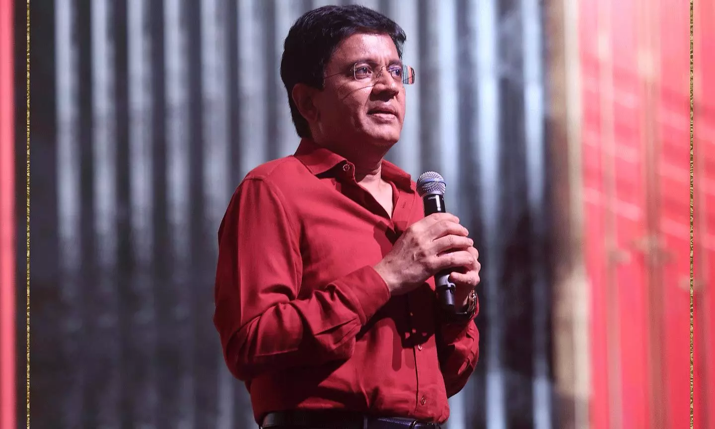 యాటిట్యూడ్ హీరోస్.. నిర్మాత టార్గెట్ ఎవరు..?