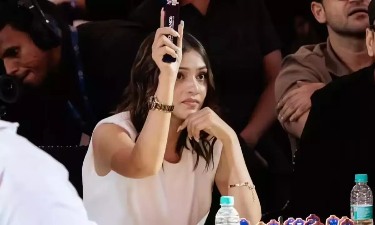 RJ Mahvash Enters Cricket League Buys Team