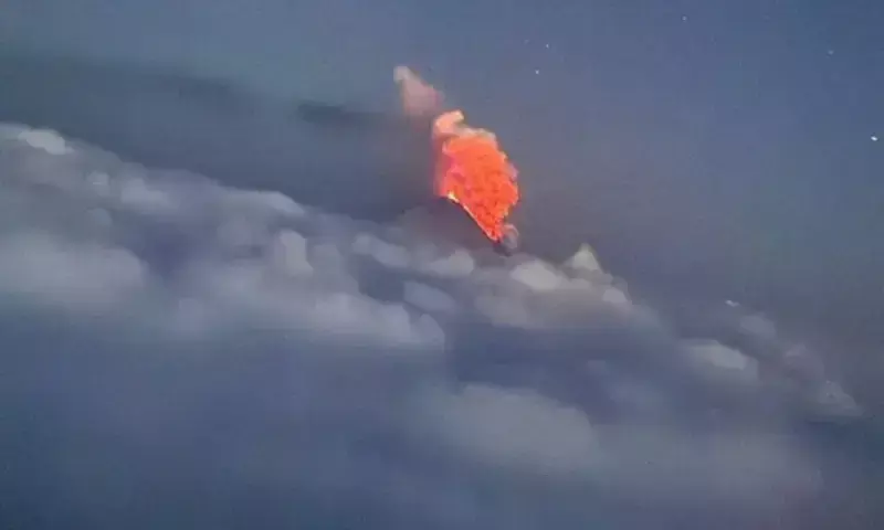 మళ్లీ భూకంపం.. బద్దలైన అగ్నిపర్వతం.. సునామీ హెచ్చరికలు