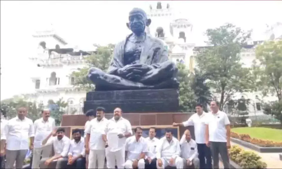 బీఆర్ఎస్ ఎమ్మెల్యేలకు స్పీకర్ ఝలక్.. అసెంబ్లీ ఆవరణలో కలకలం