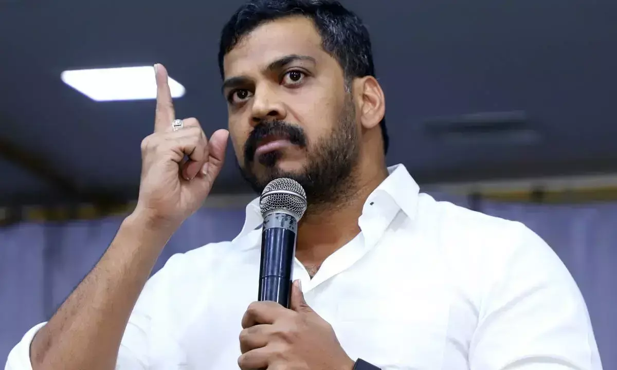 పోలీసు స్టేషన్ లో మాజీ మంత్రి అనిల్ కుమార్ యాదవ్.. ఏం జరిగింది?