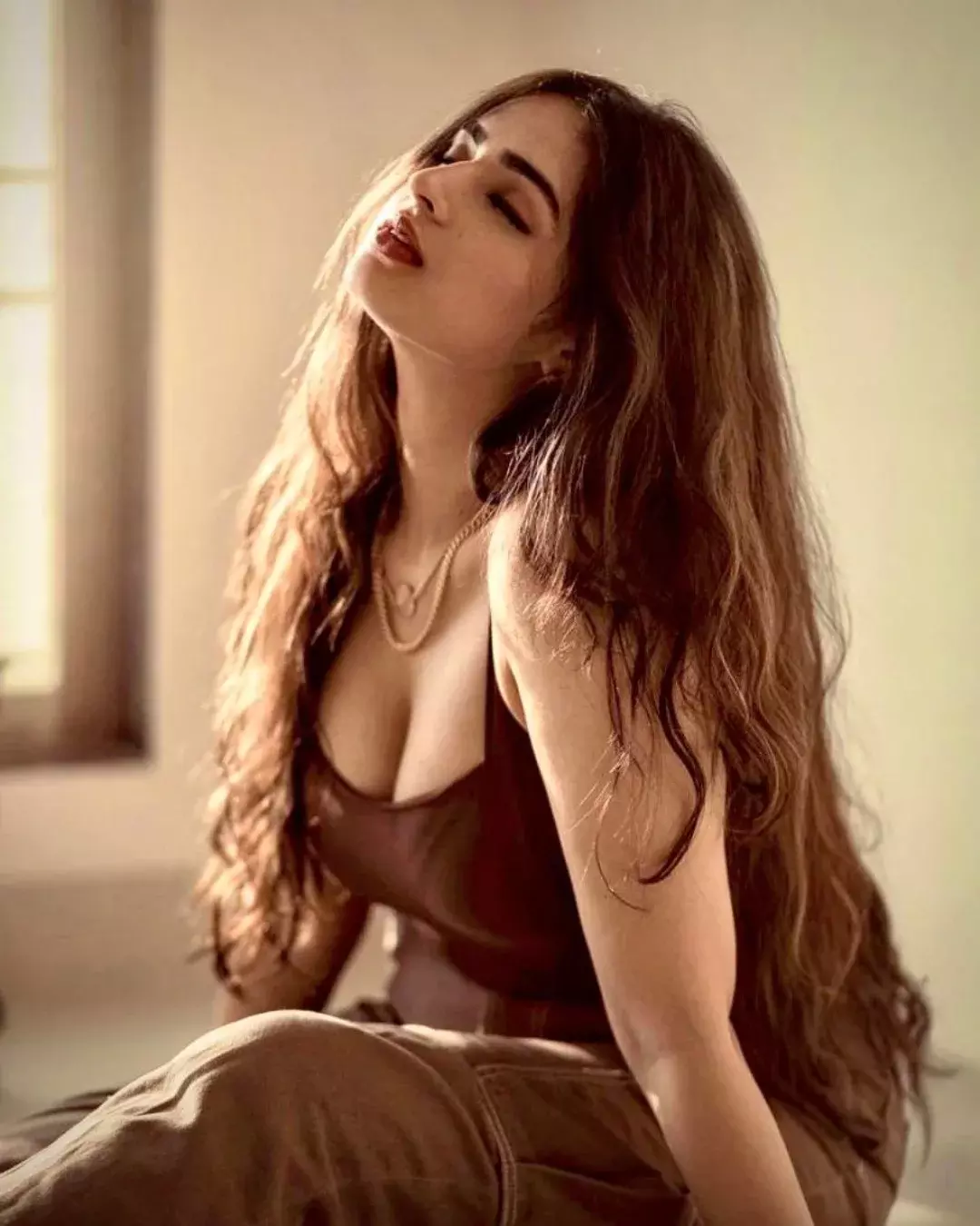 Ayesha Khan Looks Mesmerizing in Her Latest Sunlit Portrait