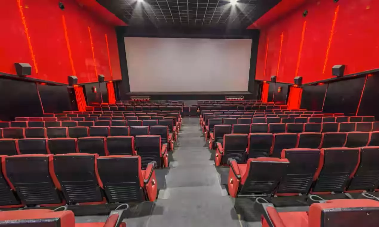 టికెట్ ప్రైజ్ హైక్ తో థియేటర్లకు తీవ్ర నష్టం.. ఇప్పటికైనా మారాల్సింది వాళ్లే!