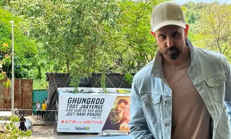 హృతిక్ ఇంటికి ఎన్టీఆర్ ట్రక్కు..  మ్యాటర్ ను చాలా దూరం తీసుకెళ్లిన తారక్