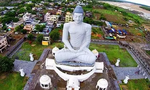 అమరావతికో ఇటుక...రాజకీయ రచ్చ !