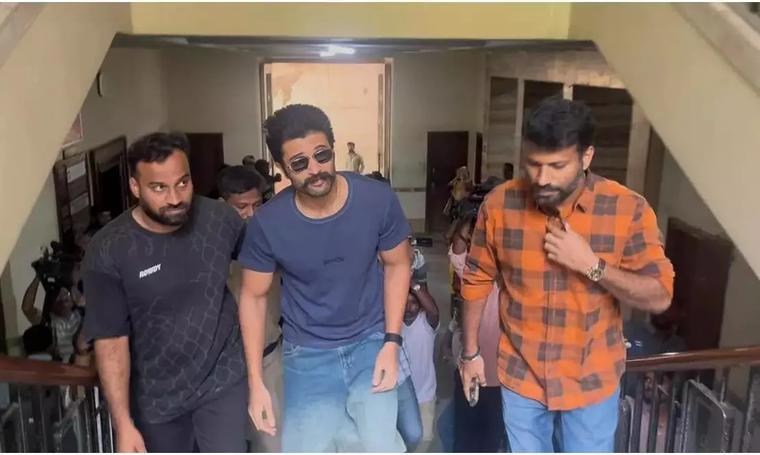 ఈడీ విచారణకు హాజరైన రౌడీ హీరో!