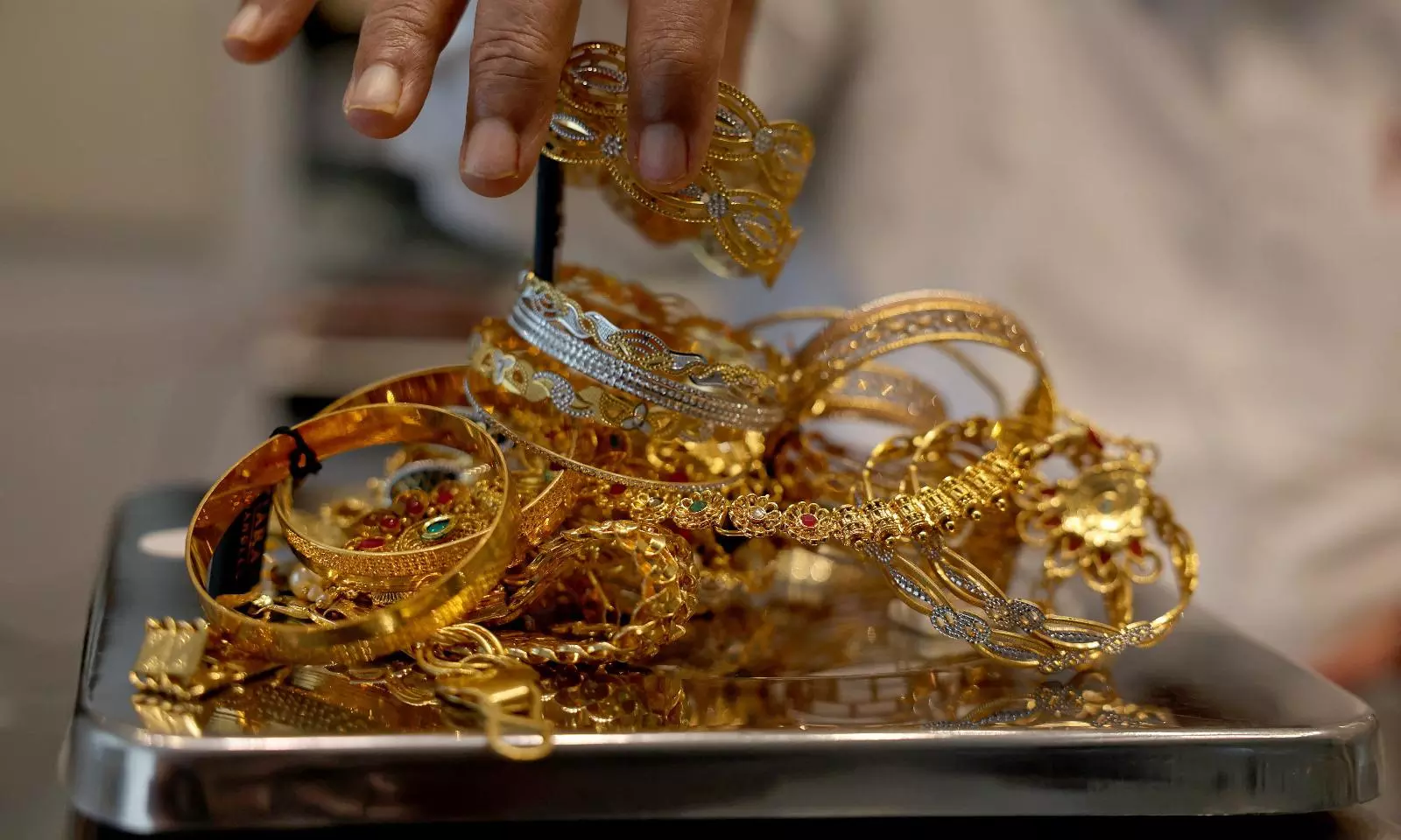 బంగారం ధరలలో భారీ మార్పులు.. కొనాలా? అమ్మాలా? ఏది సరైన సమయం?