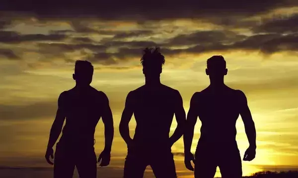 మ‌హిళా వింగ్‌పై పెద్ద‌ హీరోలు గ‌రంగ‌రం?