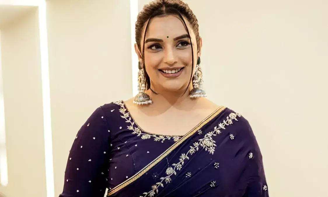 అధ్య‌క్ష ప‌ద‌వికి పోటీ వేళ బోల్డ్ బ్యూటీపై రాజ‌కీయం?