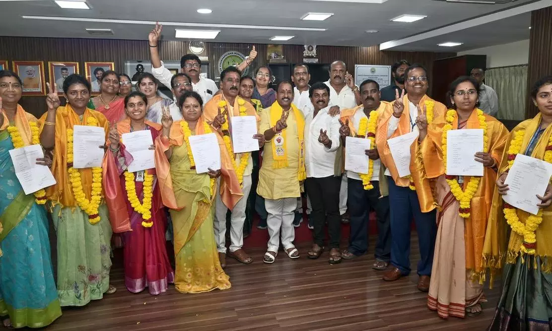 వైసీపీకి చోటిచ్చిన కూటమి...ఏమి జరుగుతోంది ?