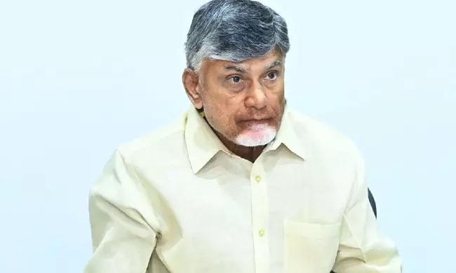 నెల రోజుల్లో జిల్లాల విభ‌జ‌న‌.. బాబుపై విమ‌ర్శ‌లు