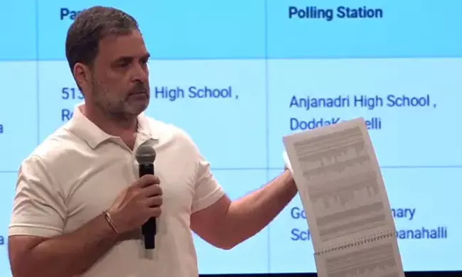 ఒక్క నియోజకవర్గంలోనే లక్ష నకిలీ ఓట్లు!  రాహుల్ గాంధీ తీవ్ర ఆరోపణలు