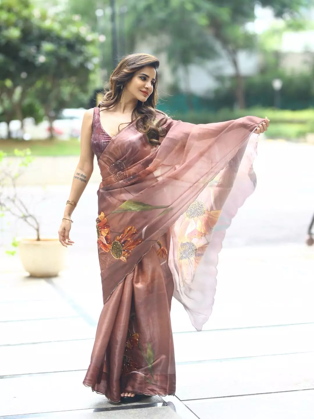 Ashu Reddy Knows How to Look Stylish Every Day Ashu Reddy Knows How to Look Stylish Every Day