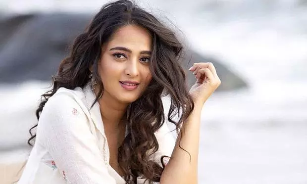 అనుష్క.. యోగా టీచర్ ఇంకా ఇబ్బంది పడుతోందా?