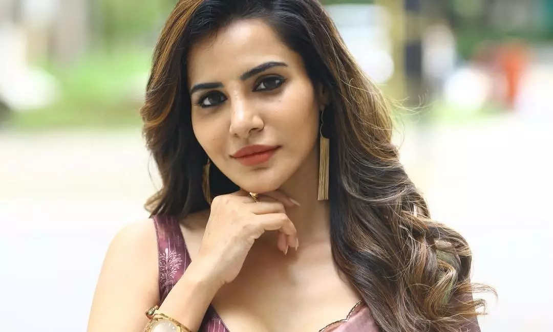 అషు రెడ్డి.. చీరలో కూడా హై గ్లామర్ ట్రీట్!