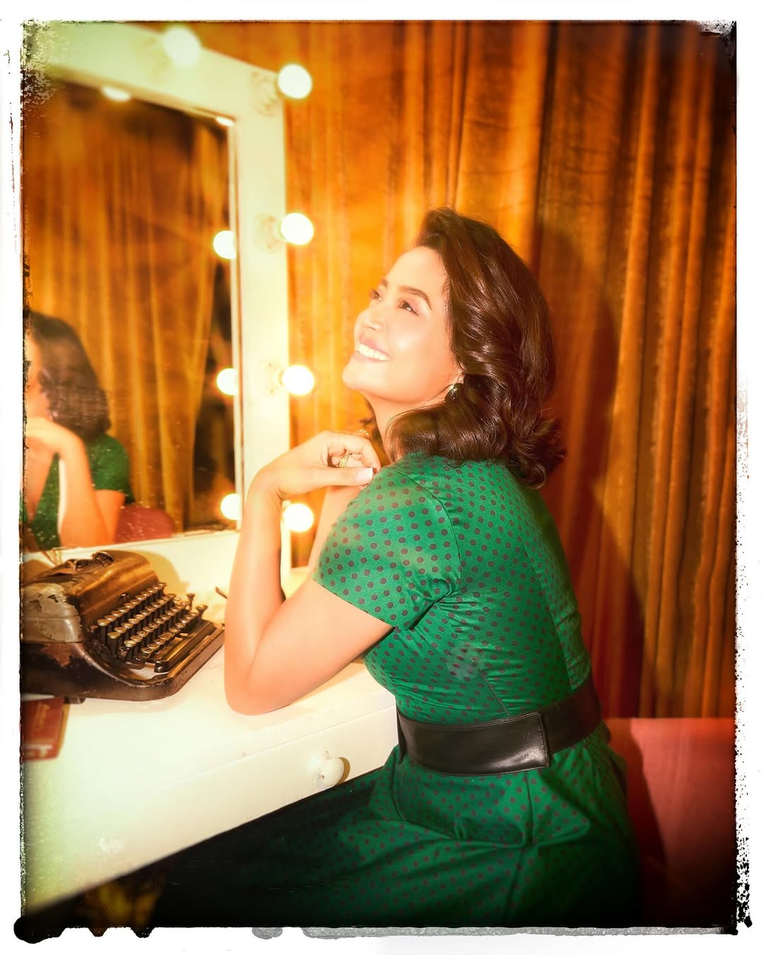 Surveen Chawla’s Classy Typewriter Look Surveen Chawla’s Classy Typewriter Look