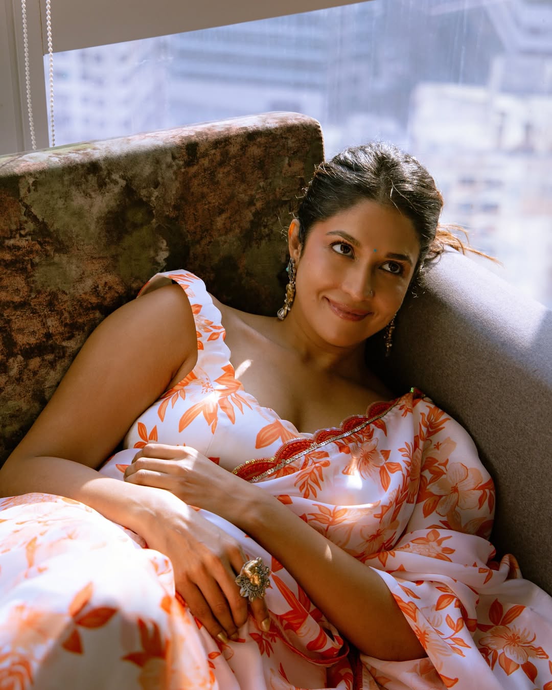 Harleen Sethi in Elegant Blue Dress for Night Shoot Harleen Sethi in Elegant Blue Dress for Night Shoot