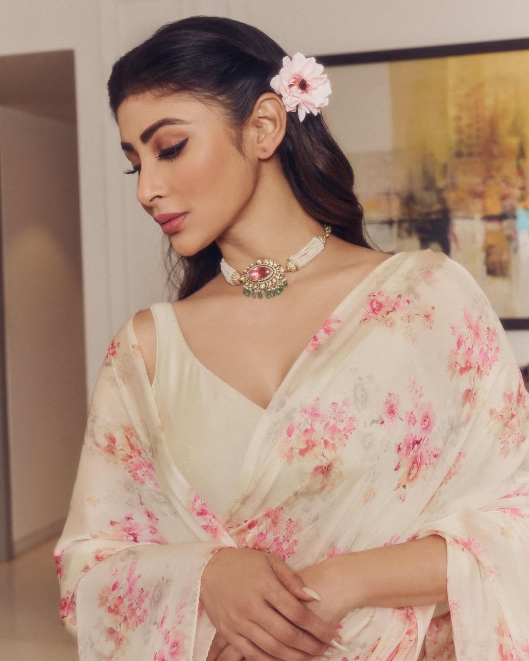 Mouni Roy is elegant in any costume Mouni Roy is elegant in any costume