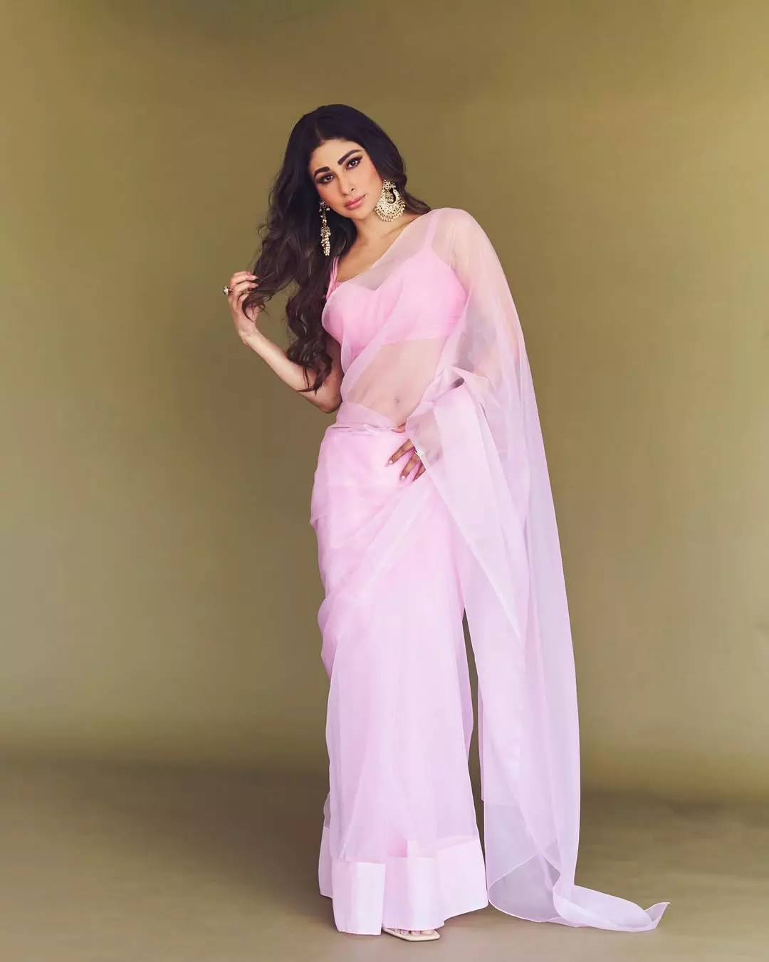 Mouni Roy is elegant in any costume Mouni Roy is elegant in any costume