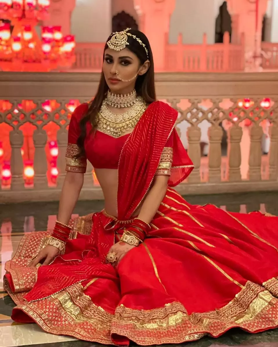 Mouni Roy is elegant in any costume Mouni Roy is elegant in any costume