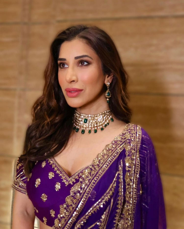 Sophie Choudry Enjoys Phuket Getaway Sophie Choudry Enjoys Phuket Getaway