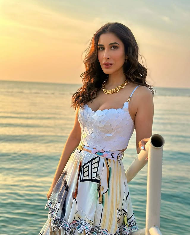 Sophie Choudry Enjoys Phuket Getaway Sophie Choudry Enjoys Phuket Getaway