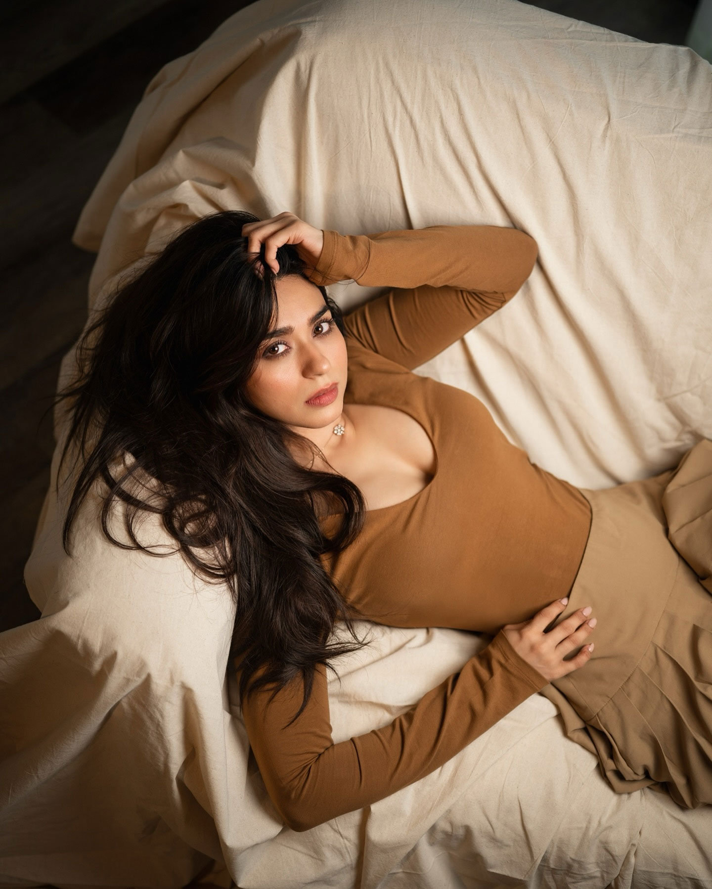 Soundarya Sharma Dazzles in Red Soundarya Sharma Dazzles in Red