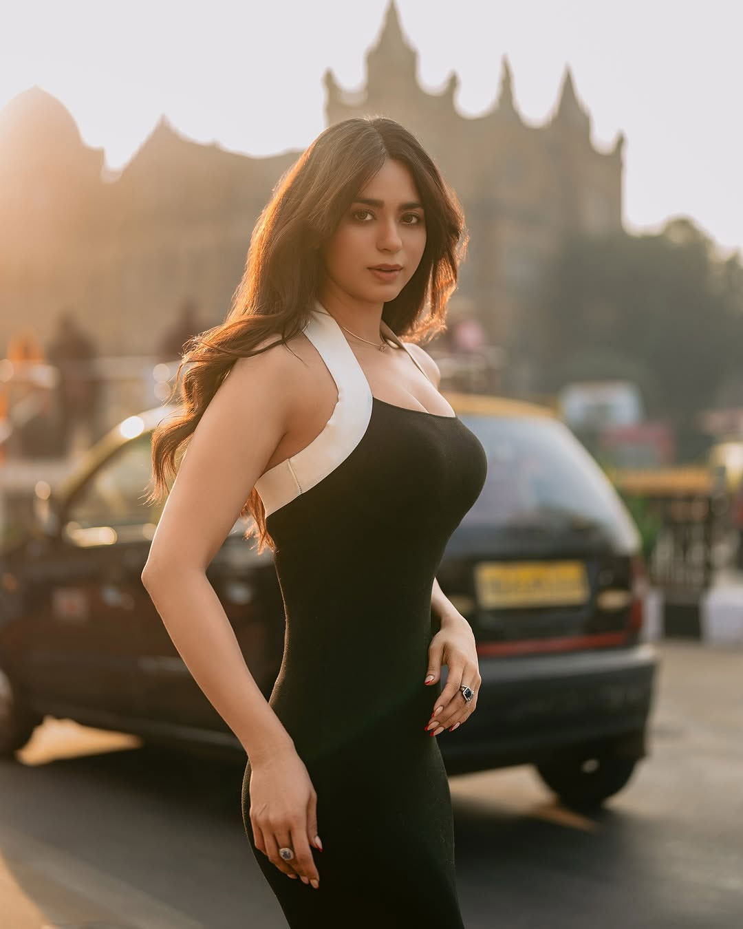 Soundarya Sharma Dazzles in Red Soundarya Sharma Dazzles in Red