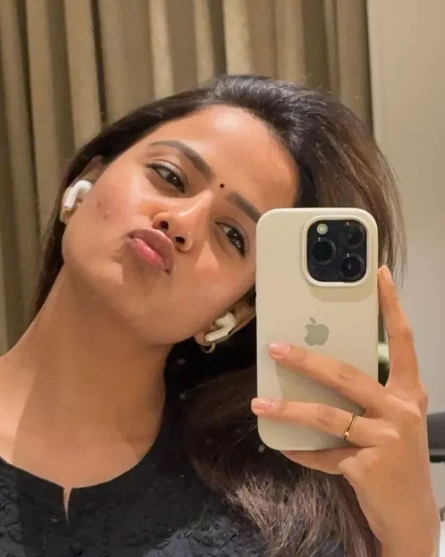 Vaishnavi Chaitanyas Grace in Tradition Vaishnavi Chaitanyas Grace in Tradition