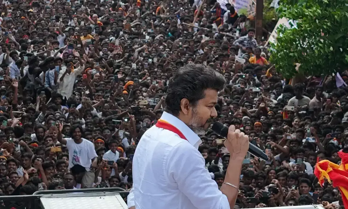 విజయ్ చుట్టూ ఆంక్షలు ....డీఎంకే భయపడుతోందా ?