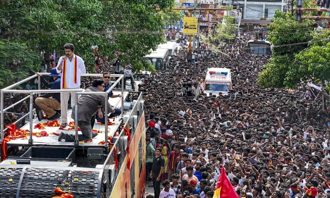 తాజా టూర్ లో పొలిటికల్ సెంటిమెంట్ రివీల్ చేసిన విజయ్