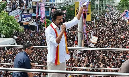 తమిళ నాట విజయ్ దండయాత్ర.. వారంలో రెండు రోజులు ప్రజల మధ్యకు దళపతి