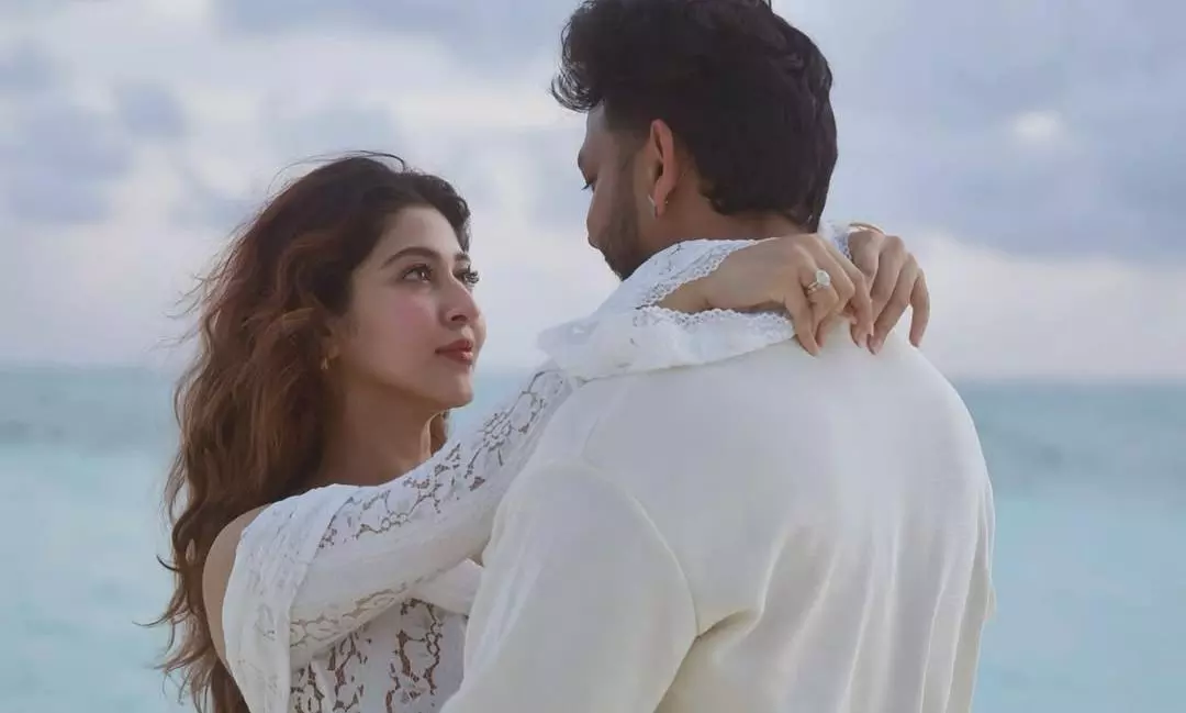 స్పీడున్నోడు హీరోయిన్ బేబి బంప్ ఫోజులు