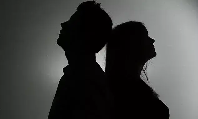 ప్రియురాలి కోసం గోడ‌కు త‌ల బాదుకునేవాడు