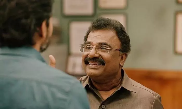 ఒక్క డైలాగ్ తో ఫేమస్.. ఇప్పుడు చేతిలో 10 సినిమాలు..