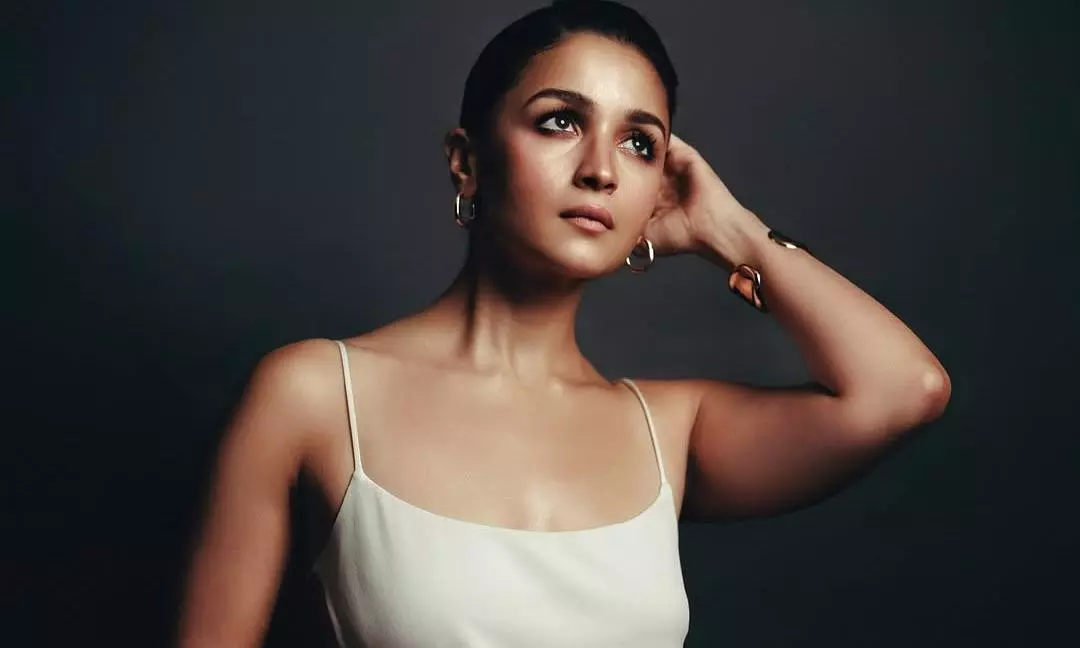 ఆర్యన్ ఖాన్ ప్రీమియర్ లో స్పెషల్ అట్రాక్షన్ గా నిలిచిన ఆలియా.. డ్రెస్ ప్రత్యేకతలివే!