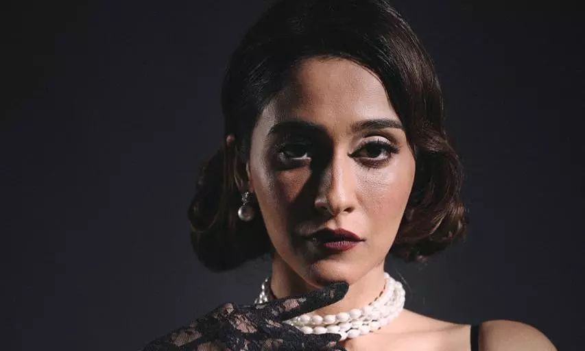 హాట్ అందాలతో మెస్మరైజ్ చేస్తున్న రెజీనా..