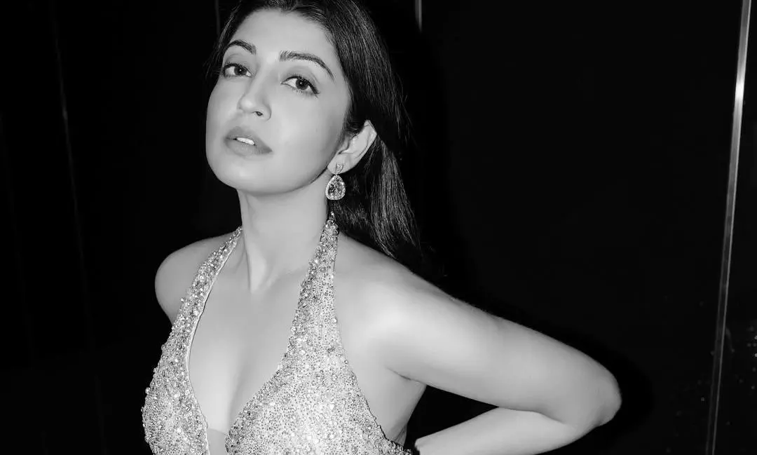 పరదాలు తొలగిస్తూ అందాలు వల్లిస్తున్న ప్రణీతా సుభాష్!