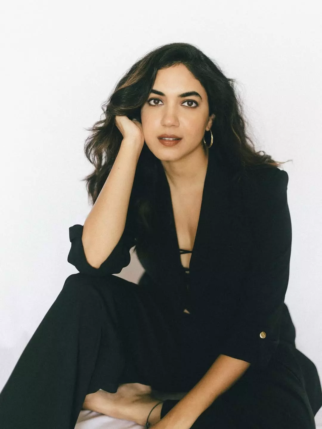 Ritu Varma impresses fans with her stylish black-and-white photo