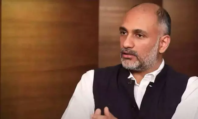 రిఫ‌రీ పైక్రాఫ్ట్ పై బ్యాన్ ను అడ్డుకున్న ఒంటిచేత్తో ఇండియ‌న్ సీఈవో