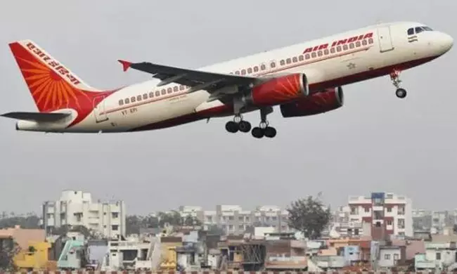 ఇంజిన్ లో ఇరుక్కున్న పక్షి.. విశాఖ-హైదరాబాద్ విమానం