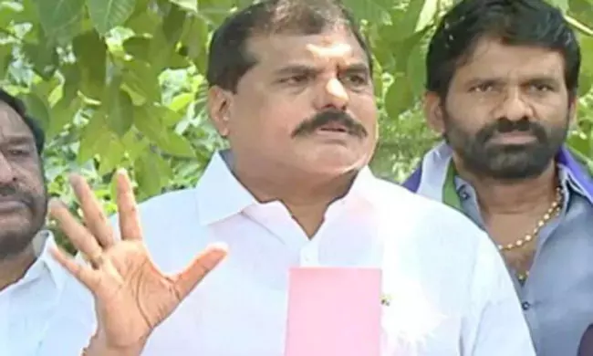 డొంక తిరుగుడు సమాధానాలు చెబుతున్నారు.. మంత్రులపై బొత్స ఫైర్