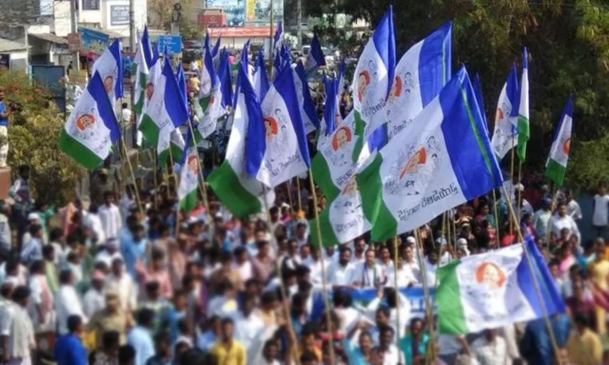 వైసీపీ ఎమ్మెల్యేలను మాజీలు చేసేందుకు రంగం సిద్ధం ?