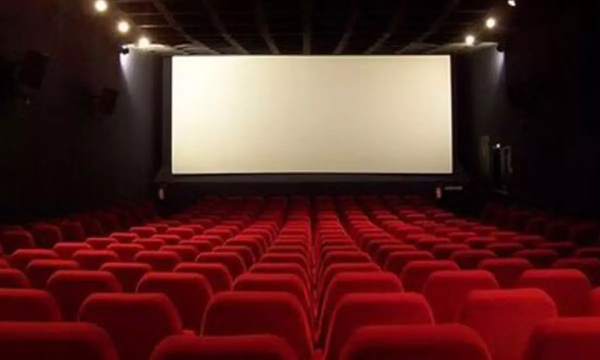 టికెట్ల ధరలు.. ప్రభుత్వం తగ్గించింది, కోర్టు ఆగమంది