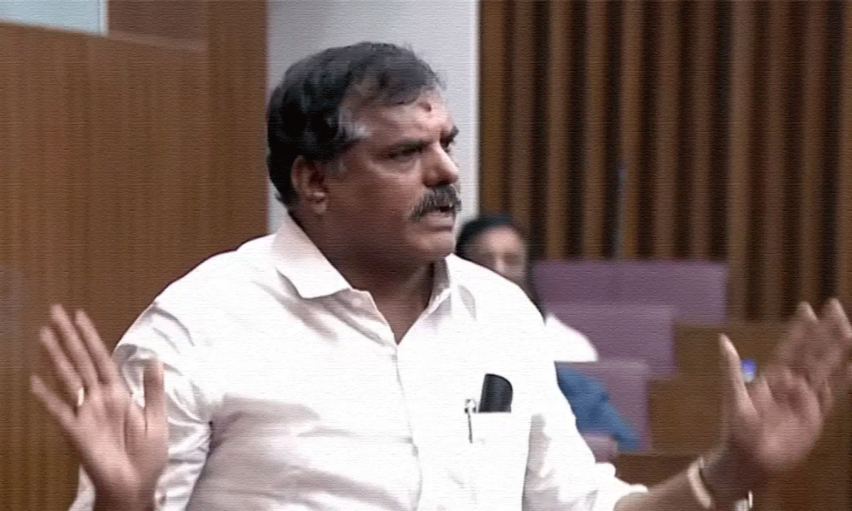 మండలిలో వైసీపీ : వాకౌట్లేనా...డిబేట్లు చేయరా ? మండలిలో వైసీపీ : వాకౌట్లేనా...డిబేట్లు చేయరా ?