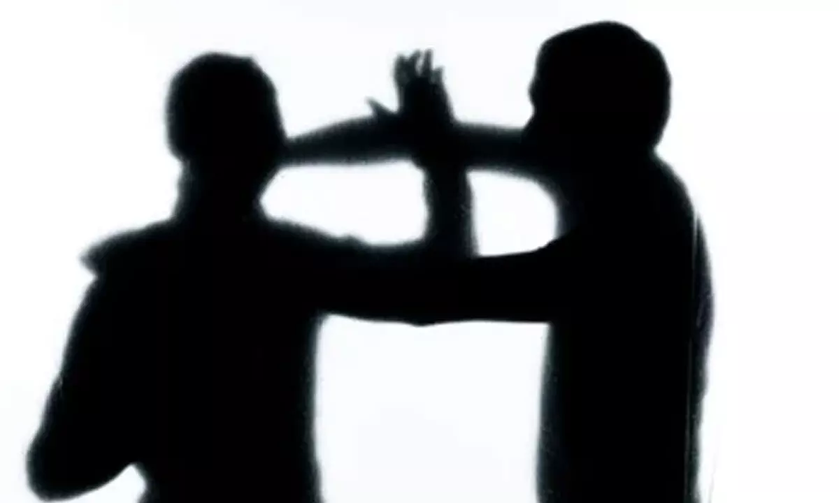 డ్ర*గ్స్ అడిక్టుల మధ్య గొడవ.. పునరావాస కేంద్రంలో మర్డర్