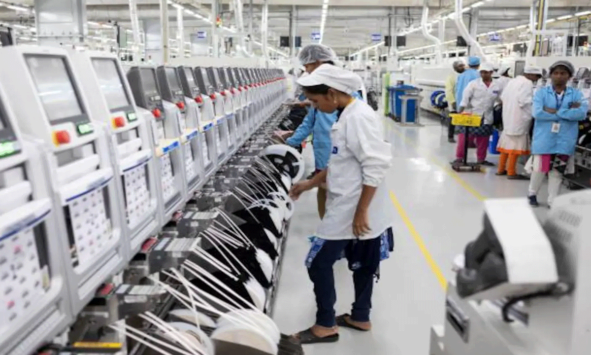 యాపిల్ ఫోన్ తయారీలో దేశీయ కంపెనీల కీ రోల్