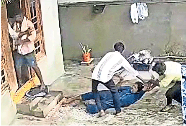 లవ్ మ్యారేజ్ చేసుకొని అత్తారింట్లో ఉన్న ఆమెను దాడి చేసి తీసుకెళ్లారు