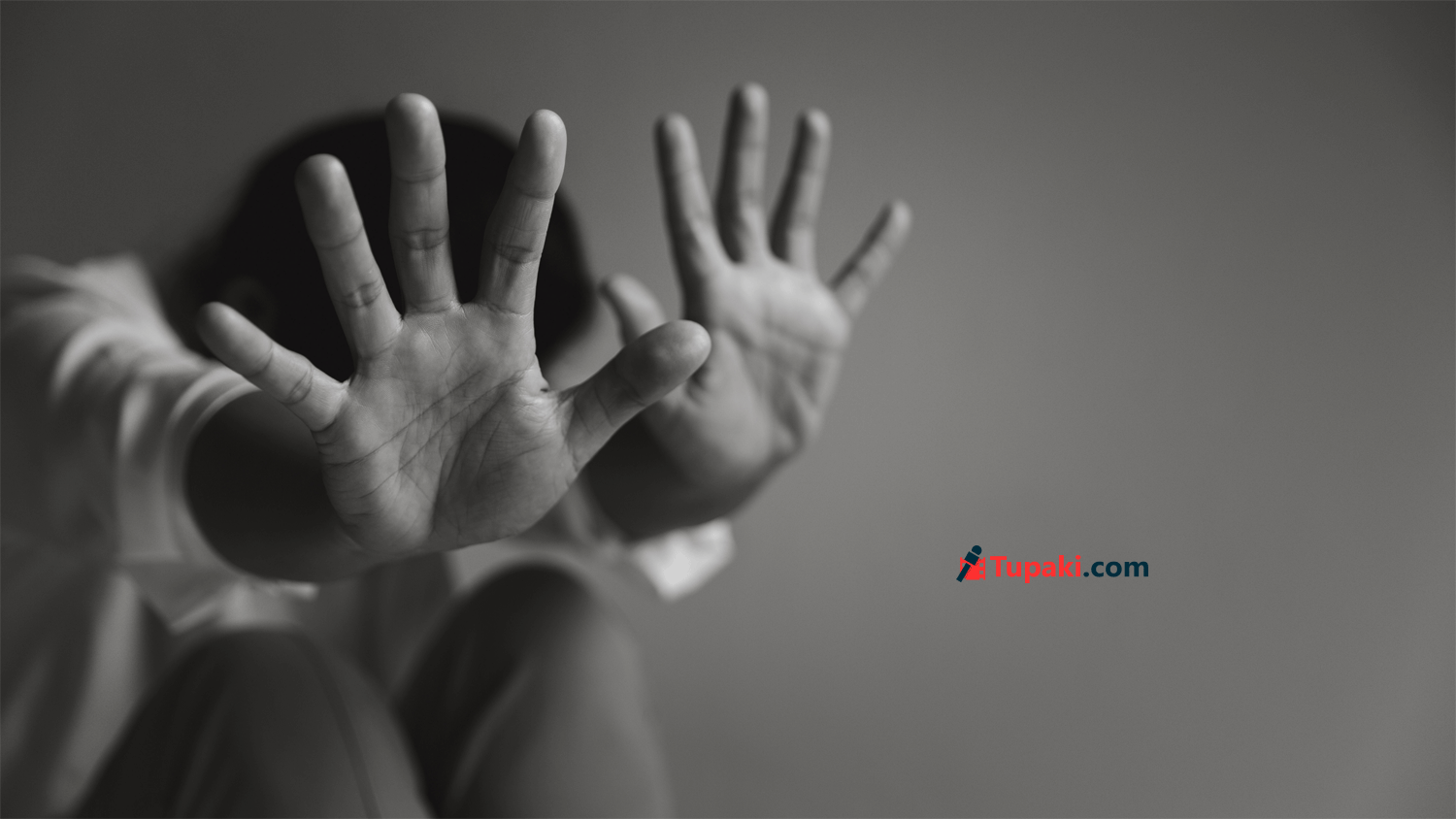 కంచె చేను మేసింది.. యువతిపై ఇద్దరు పోలీసులు అత్యాచారం!